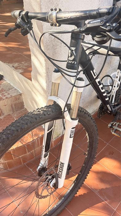 Bicicleta Scott BTT – Suspensão RockShox e travões de disco hidráulicos