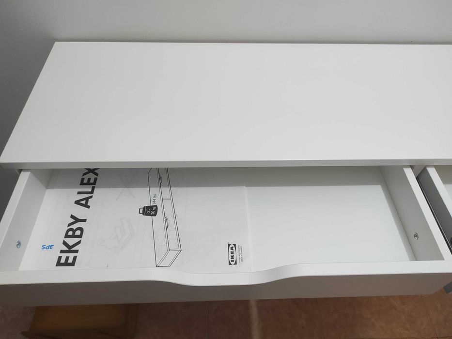 Prateleira de parede para Hall de Entrada Ikea com Suporte