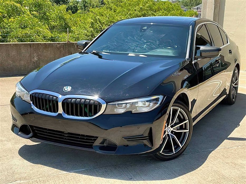 BMW 330i      2020
