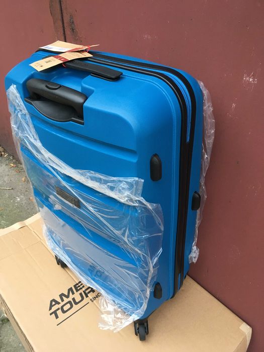 Walizka American Tourister Bon Air Spinner M. Twarda. Nowa. 68x45x26.