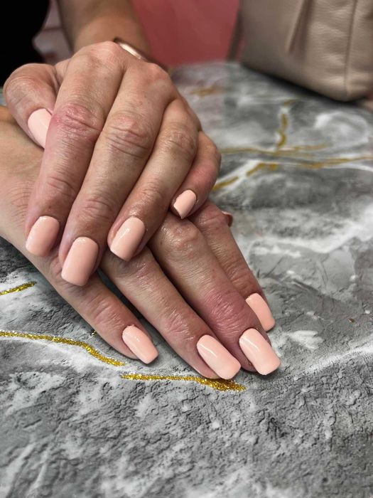 manicure hybrydowy i tytanowy