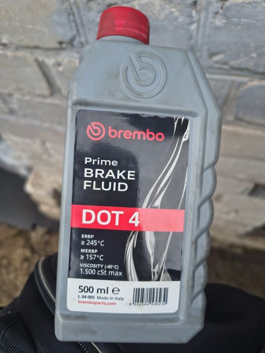 BREMBO. Гальмівна рідина. Тормозная жидкость.