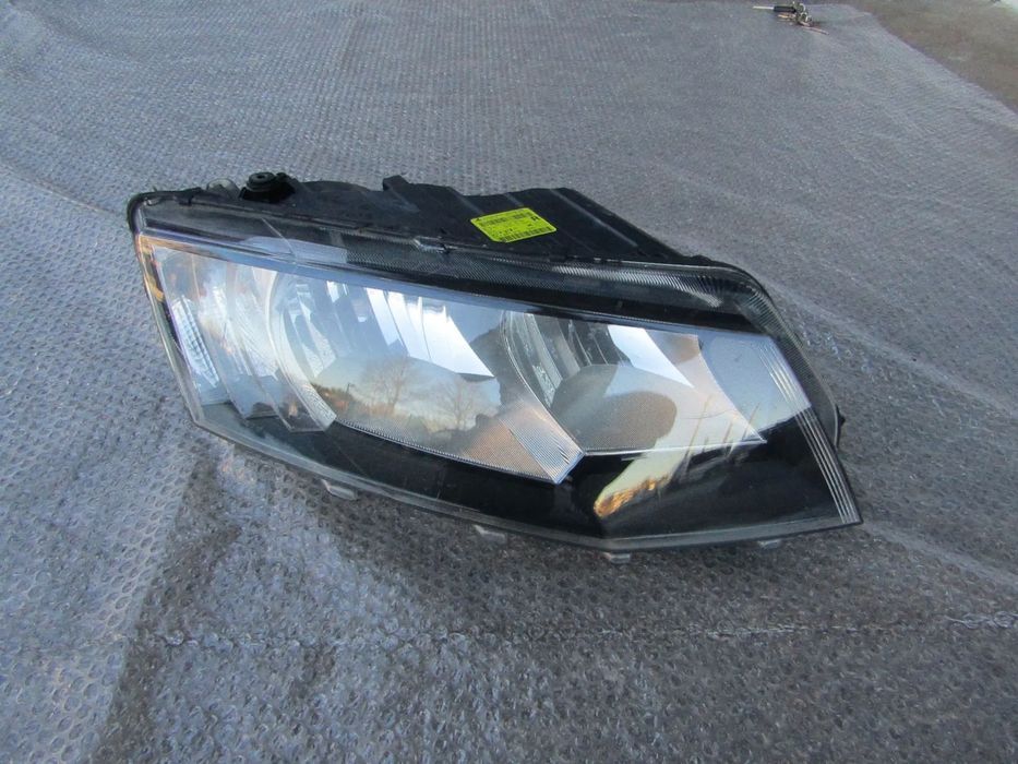 Farol skoda octavia ( ver descrição) lado direito