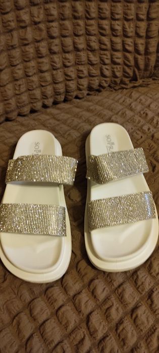 Шльопанці нові білі
