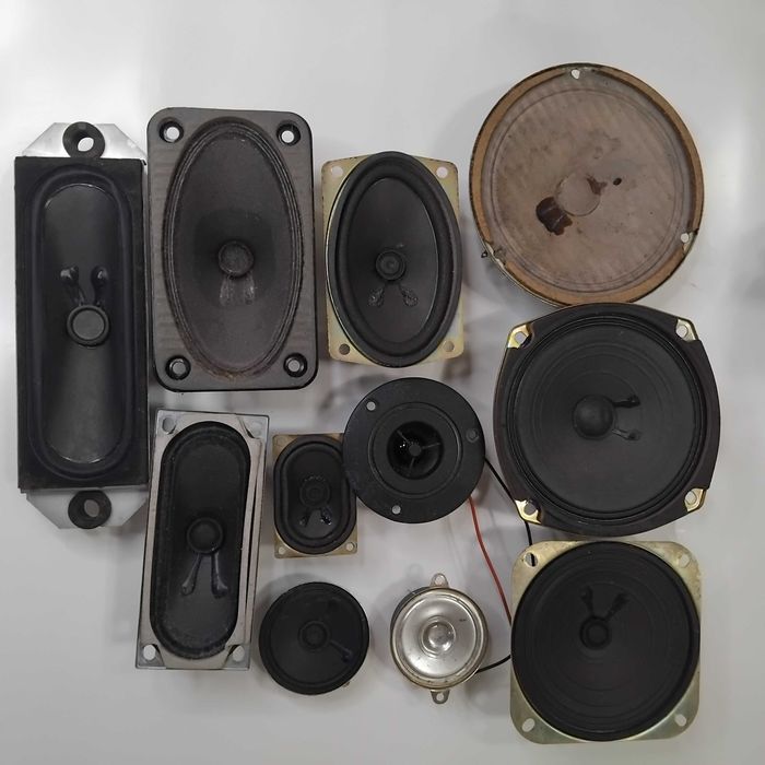 Динаміки різні 1 лотом