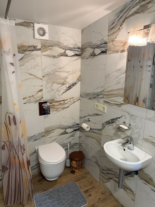 Будинок з банею і басейном