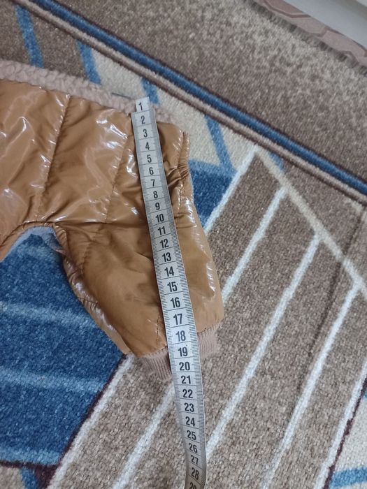 Продам зимовий комбінезон для маленької собачки.