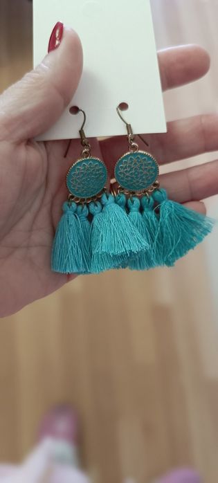 Brincos verde e dourado. 
Usados 
Bom estado