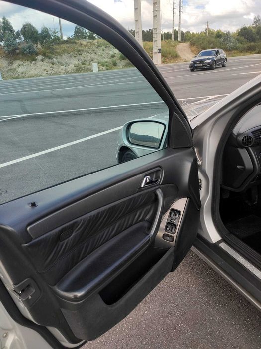 Mercedes-Benz C220 CDI Avantgarde (2001) – IUC Antigo – Caixa Manual