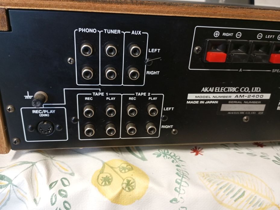 AKAI AM 2400 Black Amplificador