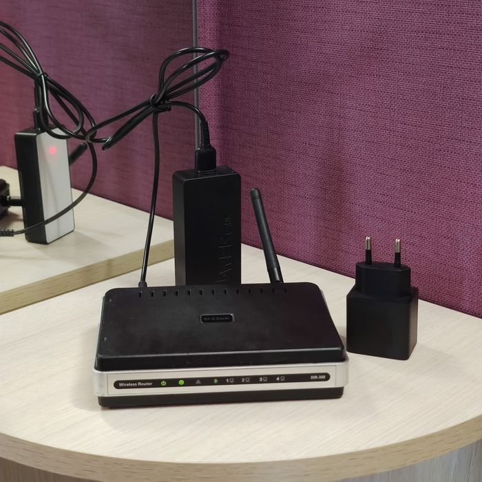 Продам Wi-Fi Роутер D-Link DIR-300+Кабель для живлення  від павербанку