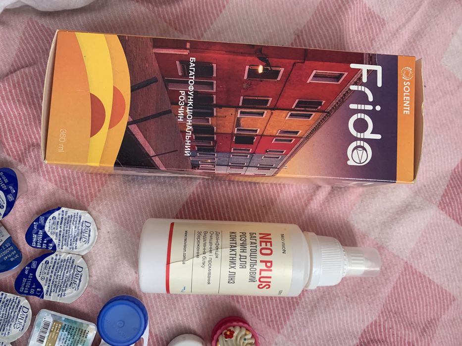 Кольорові контактні лінзи -4.5, також є прості -2.-2,5