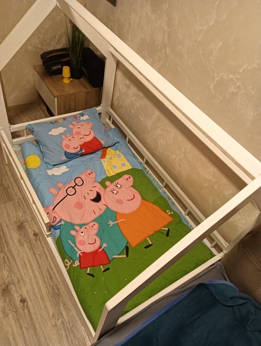 Łóżeczko domek dla dziecka.