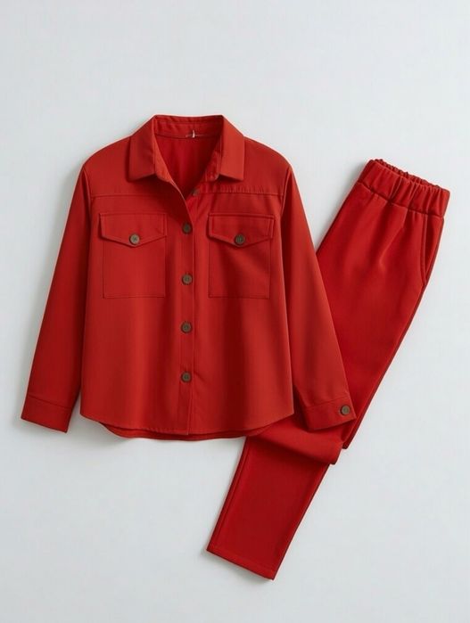 Детский костюм красного цвета