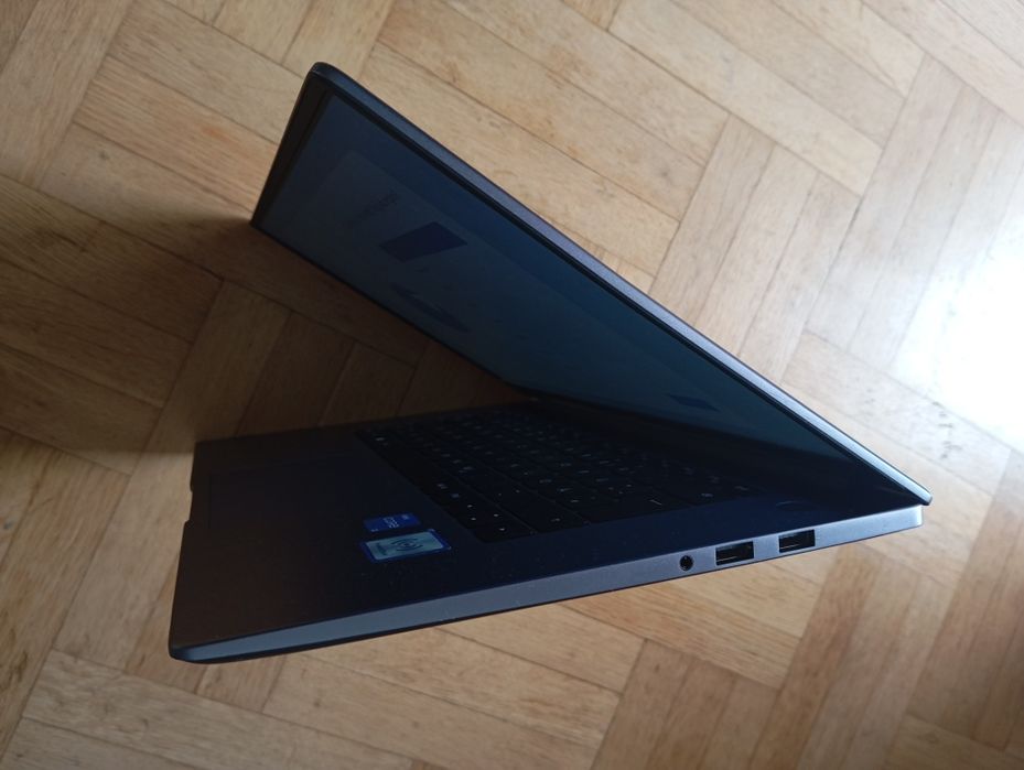 Laptop Huawei MateBook 15,6" i3-11th / 8GB / 256GB SSD / Aluminum / Stan bardzo dobry