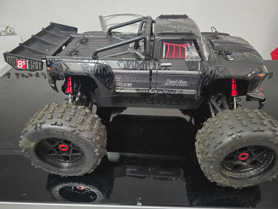 Arrma outcast 8s exb