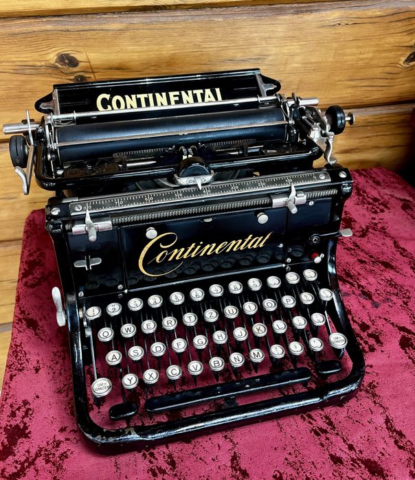 Antiga maquina escrever Continental