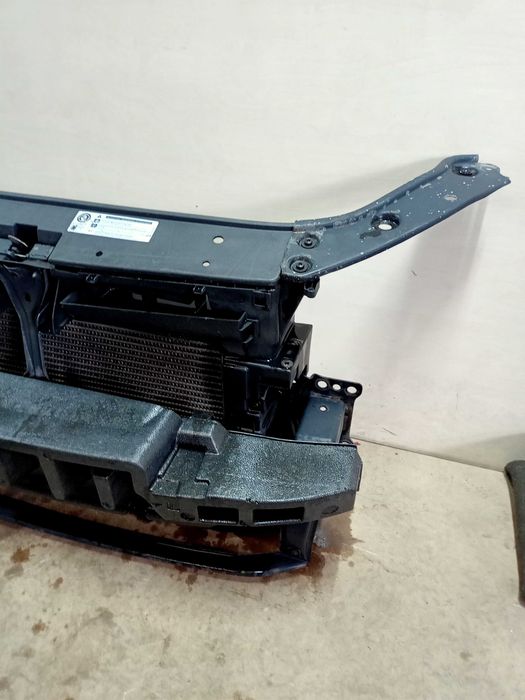 VW Volkswagen Caddy 3 Touran 2  FL lift pas przód przedni wzmocnienie