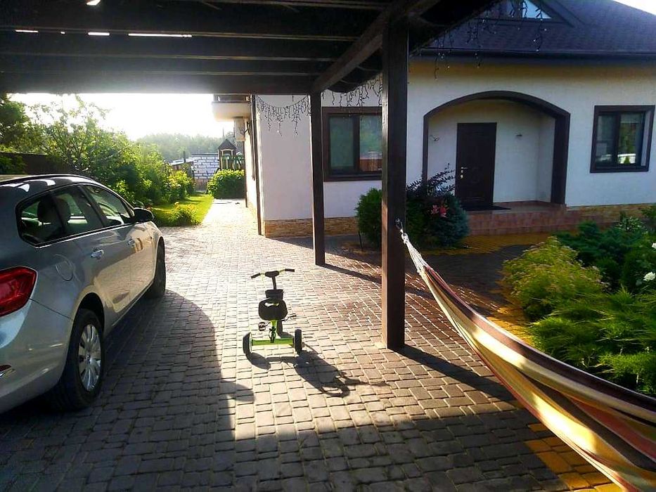 Теплий будинок біля лісу річки та Київського моря без %