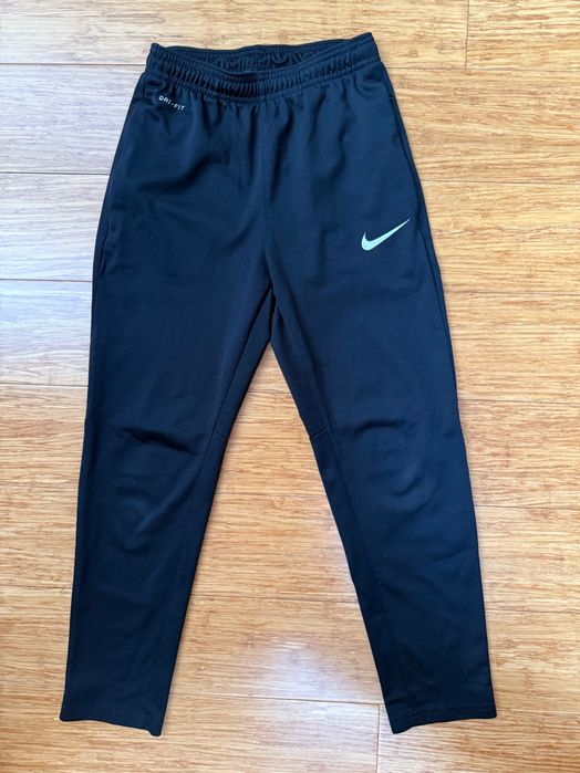 Spodnie chłopięce r. 137-147 Nike