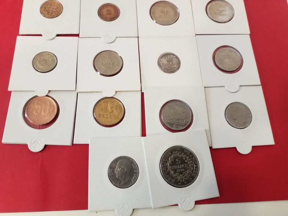 Moedas antigas portuguesas e estrangeiras.