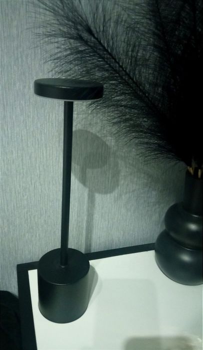 Lampka LED czarna