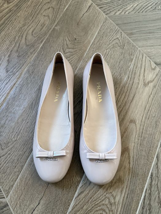 Prada оригінал Італія нюдові лаковані балетки туфлі