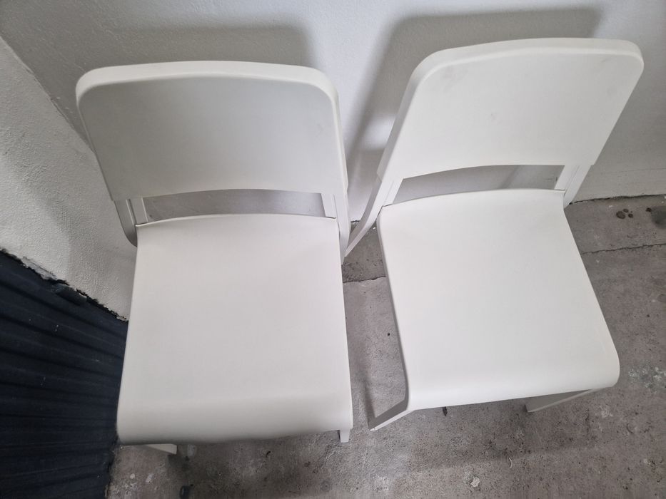 2 cadeiras ikea brancas