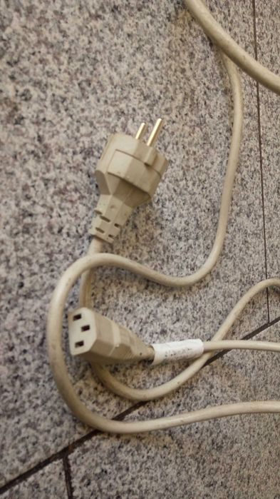 Diversos cabos para pcs, tv , telefone e outros