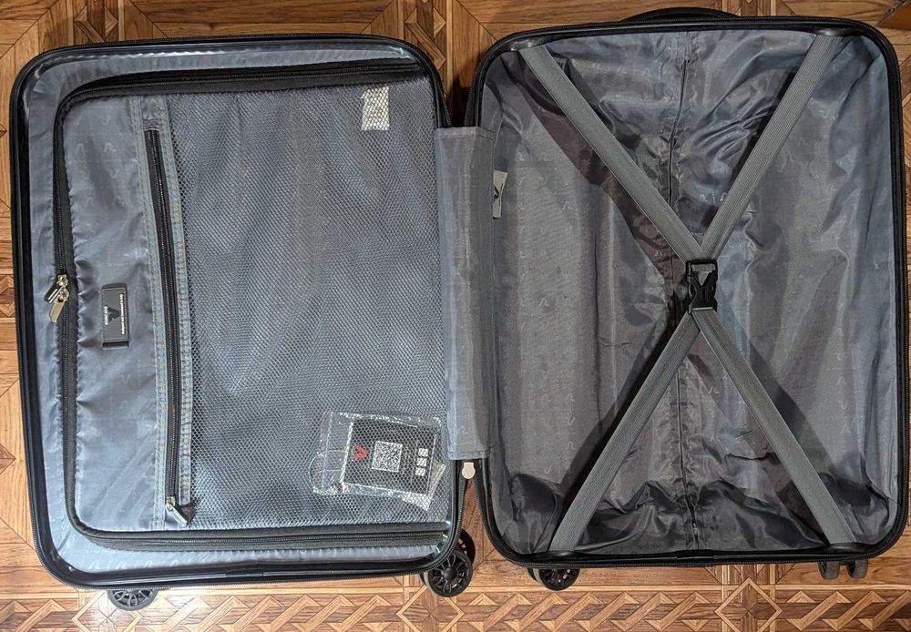 Валіза Roncato Sunlite ручна поклажа 41 л Чорна (413043/01)