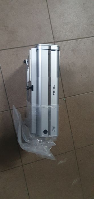 Projektor Toshiba TDP-EX21 z ekranem OKAZJA projekcyjnym