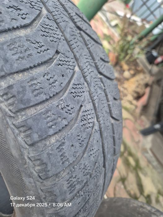 Продам два колеса зимних под шипы.
