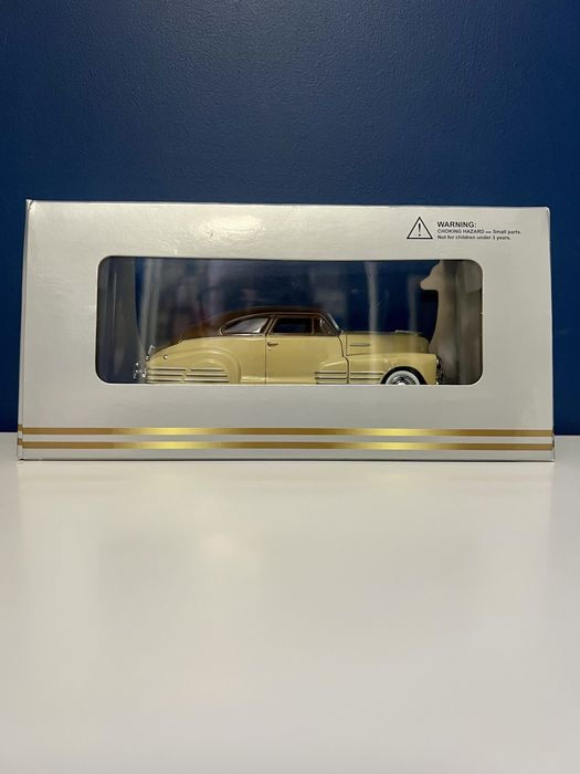 Signature Models 32437 Chevy Aerosedan Fleetline z 1948 1:32
