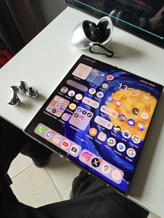 Складний смартфон Huawei Mate XS2