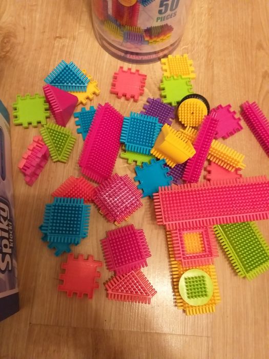 Zabawka Spiky Blocks klocki do łączenia farma