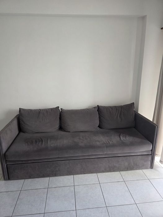 Sofa cinzento com sofa cama