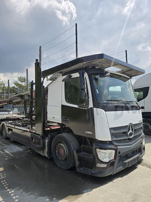 Mercedea mp4 lohra autotransporter