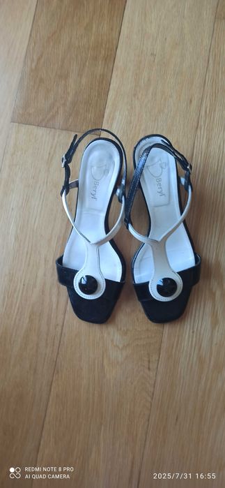Sandálias, nº. 38, como novas.