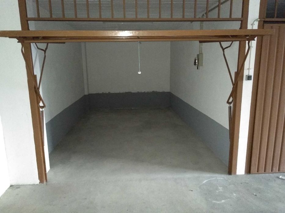 Arrendo garagem na cidade de Leiria