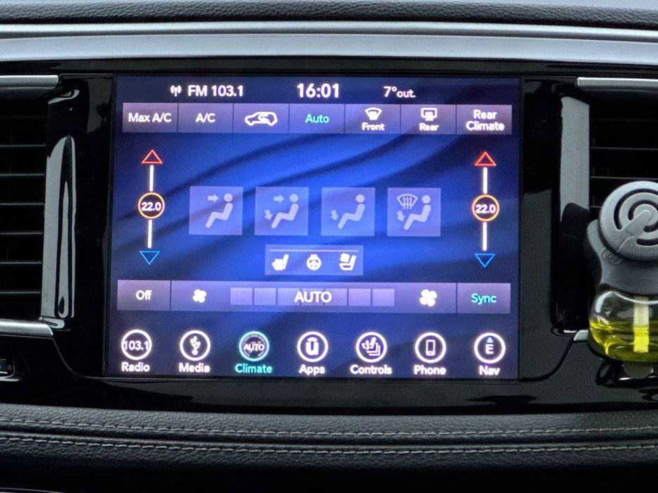 Chrysler Pacifica 2019 року, 3.6 гібрид, автомат, передній привід,233т