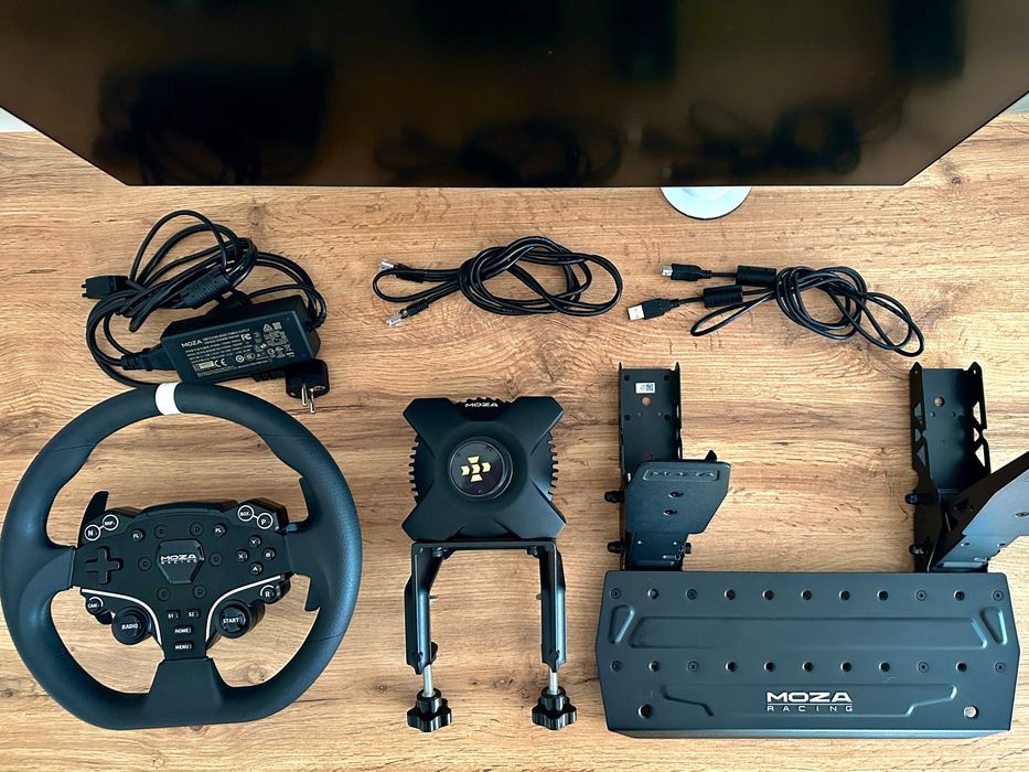 Bundle Moza Racing R3, volante + pedais