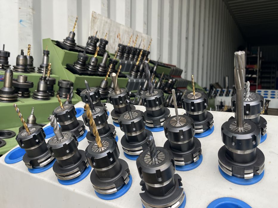 Oprawki narzędziowe SK40-2/20-70 z tulejkami ER i narzędziami