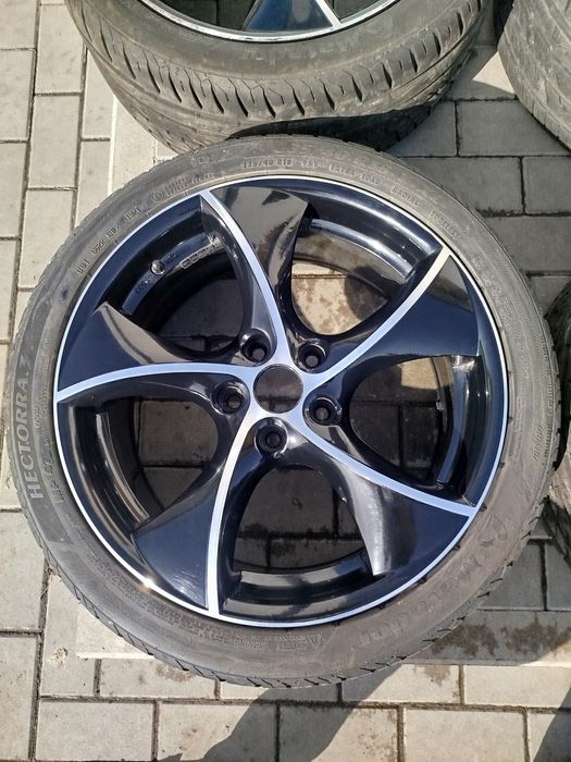 Sprzedam felgi aluminiowe z oponami.