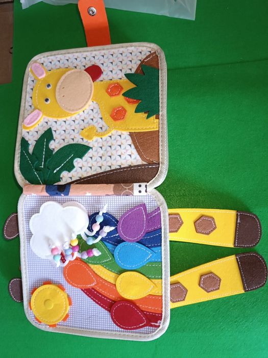 Розвиваюча книга з фетру з липучками бізібук бізіборд моя перша книжка