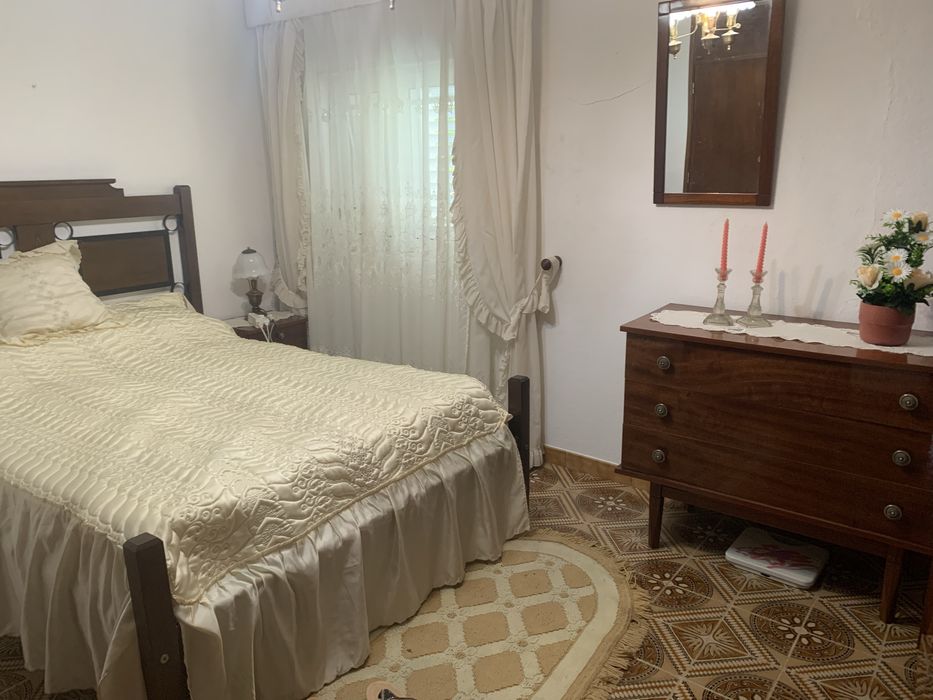 Alugo quartos a professores