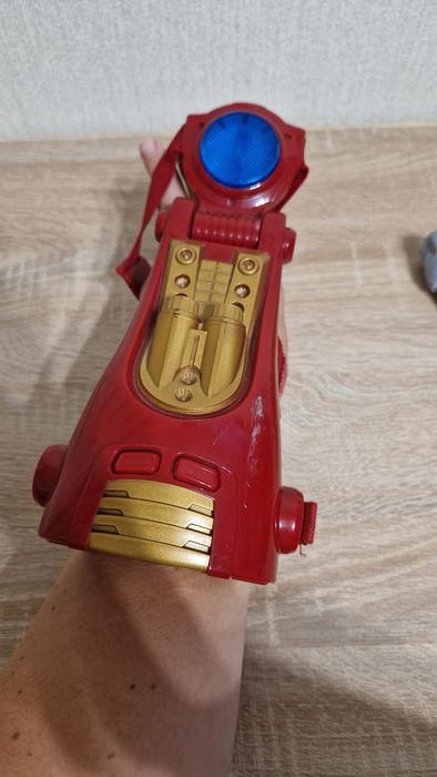 Бластер железного человека на руку Marvel