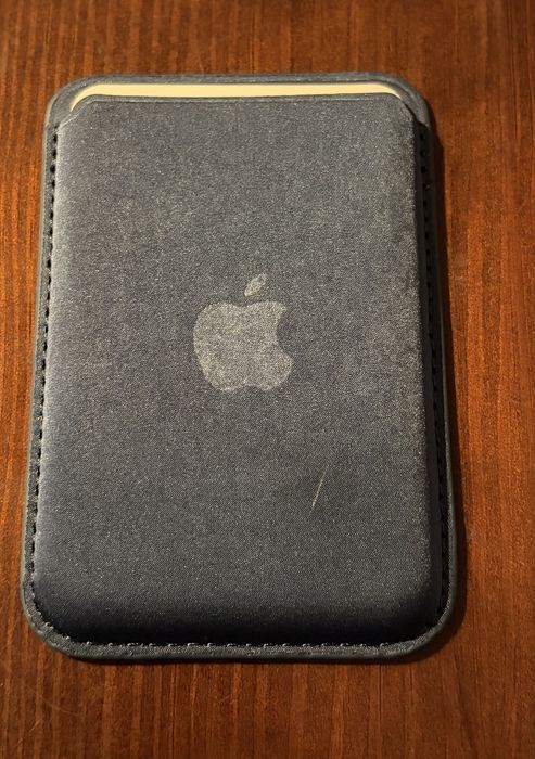 Apple Card Wallet FineWoven - blue