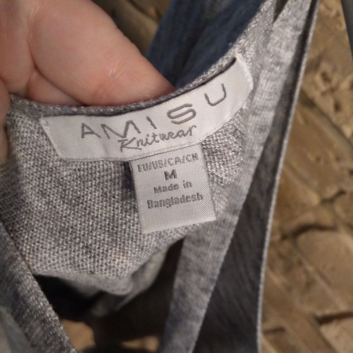 Sweter głęboki dekold