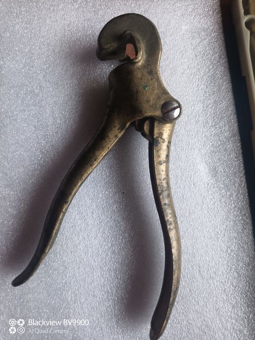 Инструмент для разводки пил.