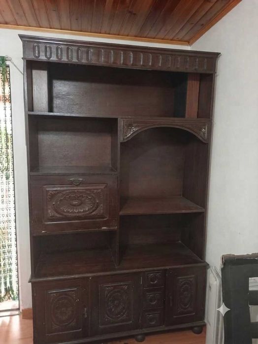 Tenho dois móveis antigos para vender um preço risorio